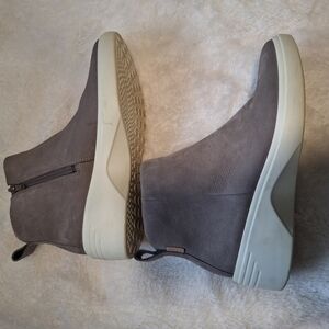 Ecco Women's Gray Ankle Boots Size 6